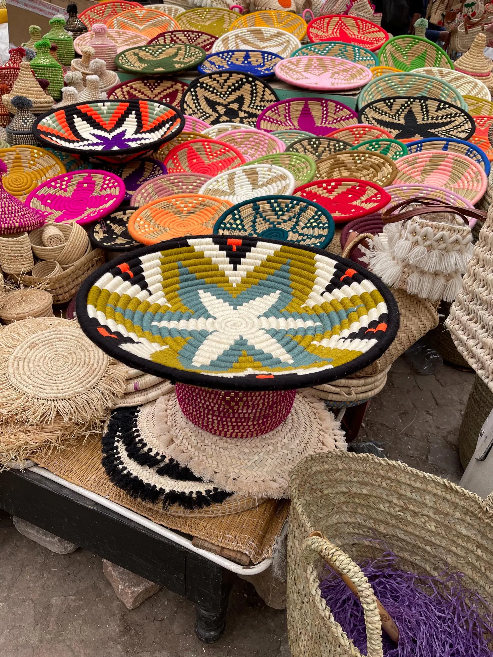 Handwoven Moroccan Basket Tray with Geometric Patterns – 32cm — view 15