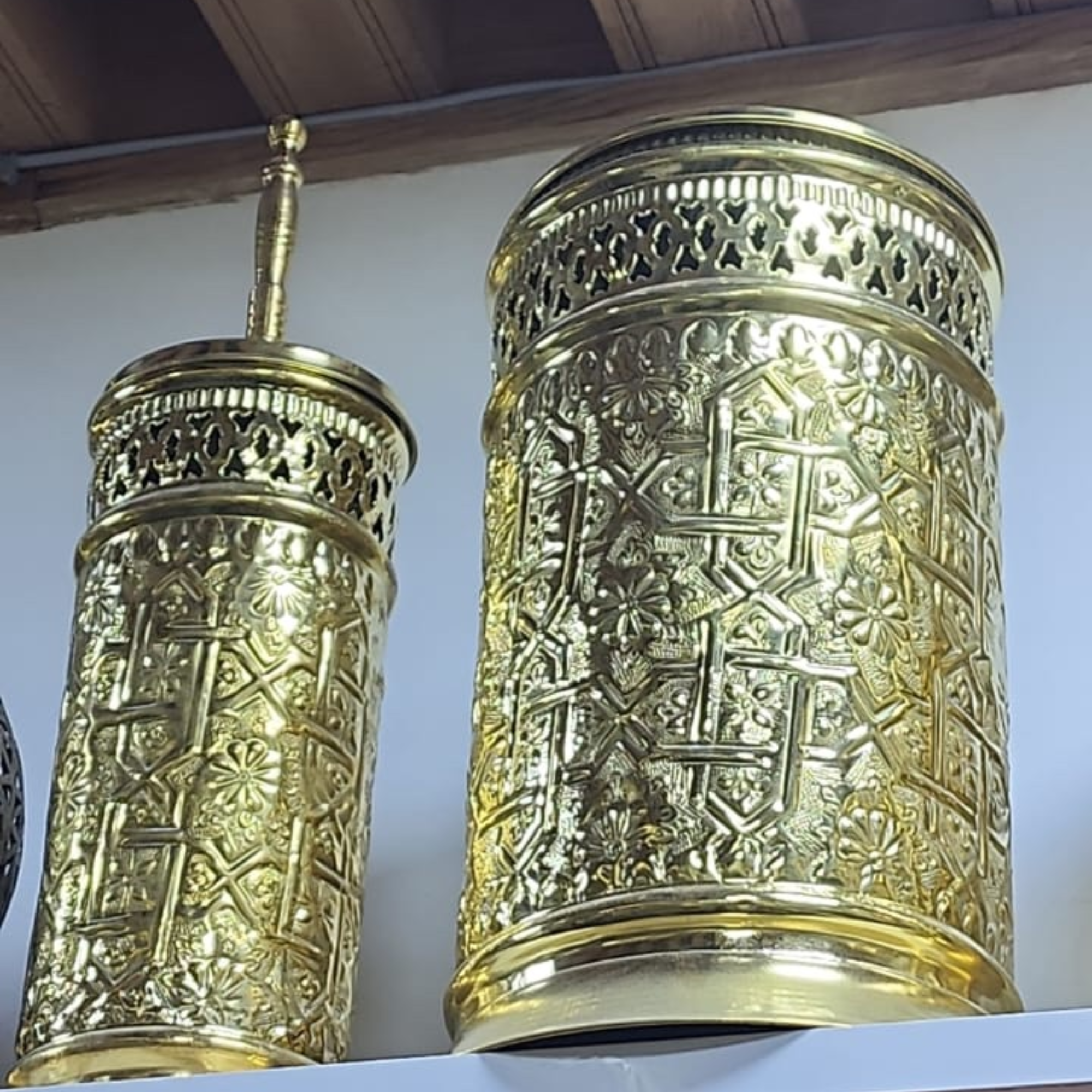 Moroccan Brass Bathroom Set – Hand-Engraved Towel Bar, Toilet Paper Holder & Wall Cup — view 13