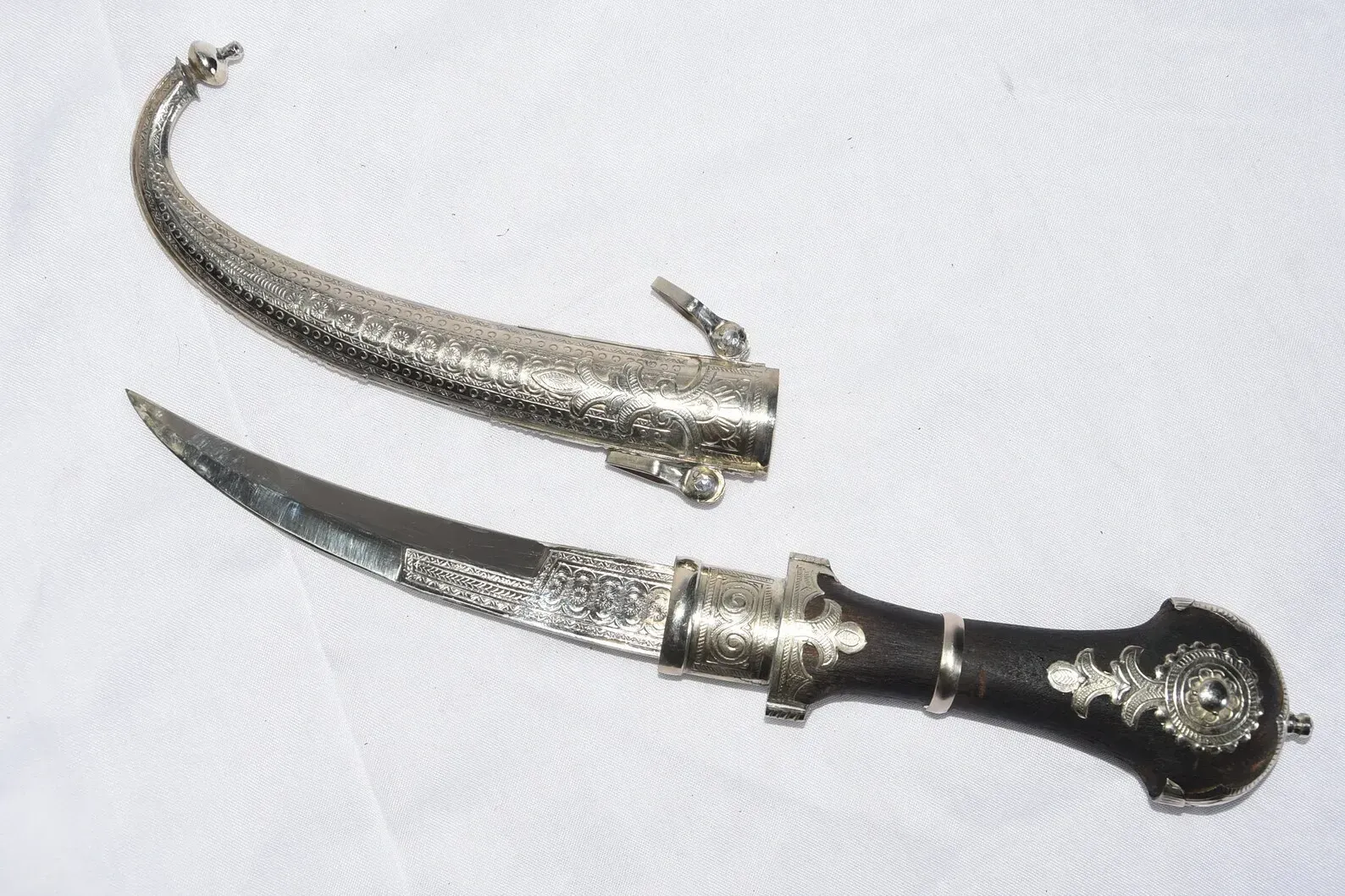 Moroccan Koummya Dagger – Handmade Berber Ceremonial Knife with Red Tassel – Engraved Tribal Display Piece — view 5